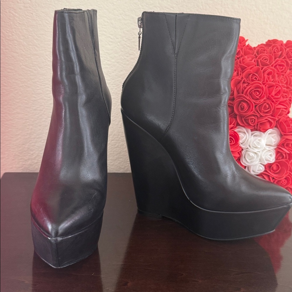 Size 38.5M BCBG Max AZRIA Neroli Platform all Leather Wedge Boots!made in Brazil